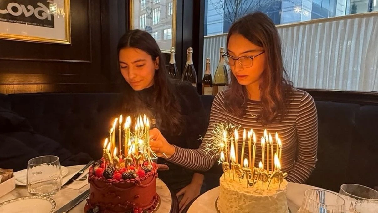 Onur Saylak, Tuba Büyüküstün’le olan evliliğinden ikizlerini paylaştı! Güzelliklerini annelerinden almışlar