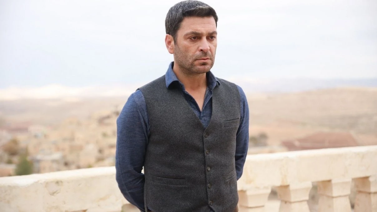 Ozan Akbaba bir süreliğine her şeye ara verdi! Ünlü oyuncu eşinin hastalığıyla zor günler geçiriyor