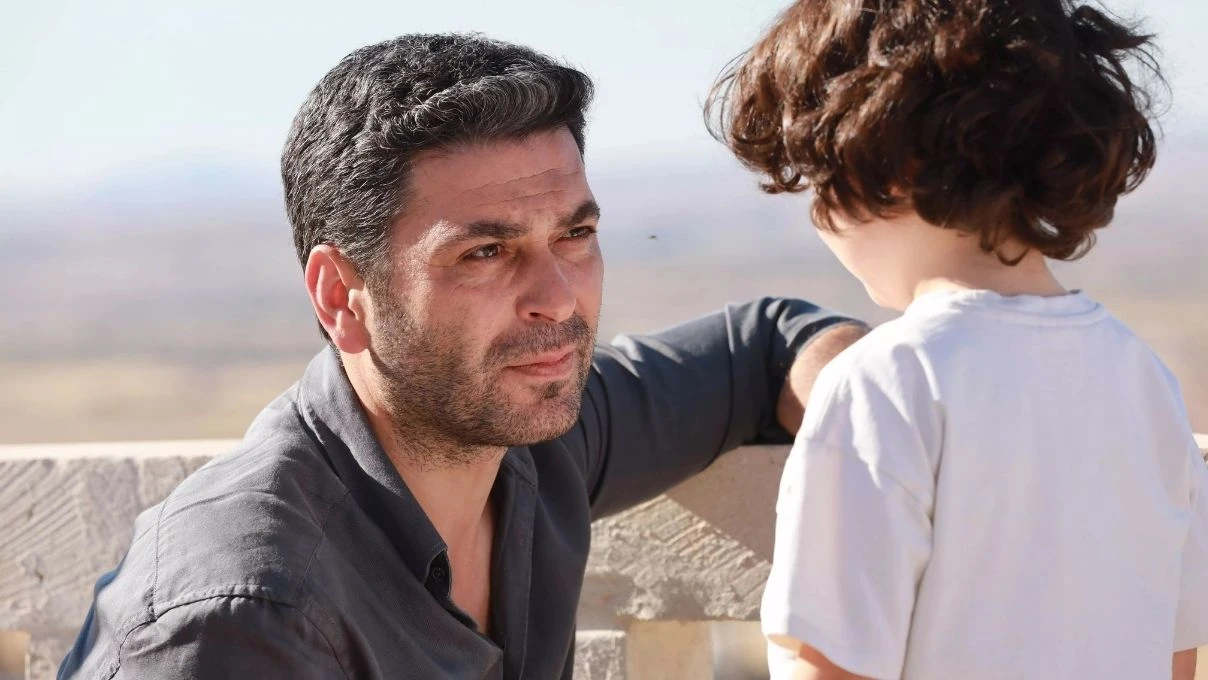 Ozan Akbaba bir süreliğine her şeye ara verdi! Ünlü oyuncu eşinin hastalığıyla zor günler geçiriyor