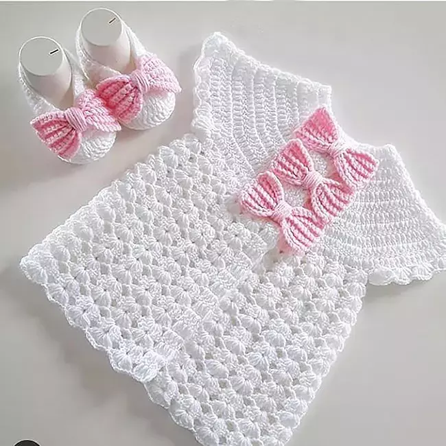 Erkek ve kız bebekler için en beğenilen örgü yelek modelleri 2026 9 Prenses Bebeklere Orgu Burgulu Yelek