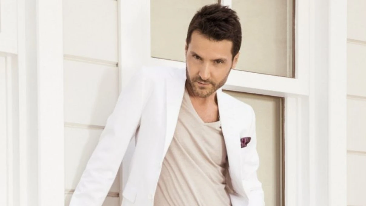 Karadenizli şarkıcı Sinan Özen Bülent Ersoy ile bir araya geldi! Sanatçının son hali görenleri şaşkına çevirdi 8 Karadenizli şarkıcı Sinan Özen Bülent Ersoy ile bir araya geldi! Sanatçının son hali görenleri şaşkına çevirdi