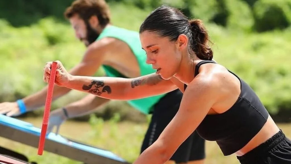 Survivor Nefise Karatayin annesi Guner Karatay mujdeli haberi duyurdu Survivor 2026 kadrosunda Nefise Karatay