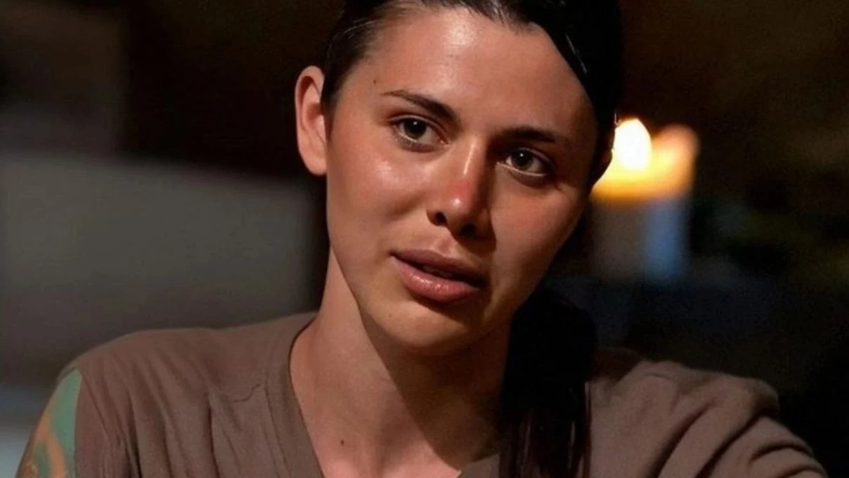 Survivor Nefisenin dudak dolgusuna annesinden de cevap gecikmedi Ev isi yerine dudak dolgusu