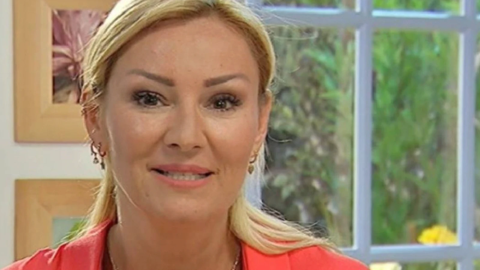 Takipcisi borcum ver diyip 450 bin TL istedi Pinar Altug kayitsiz kalmadi Cevabi sosyal medyayi salladi