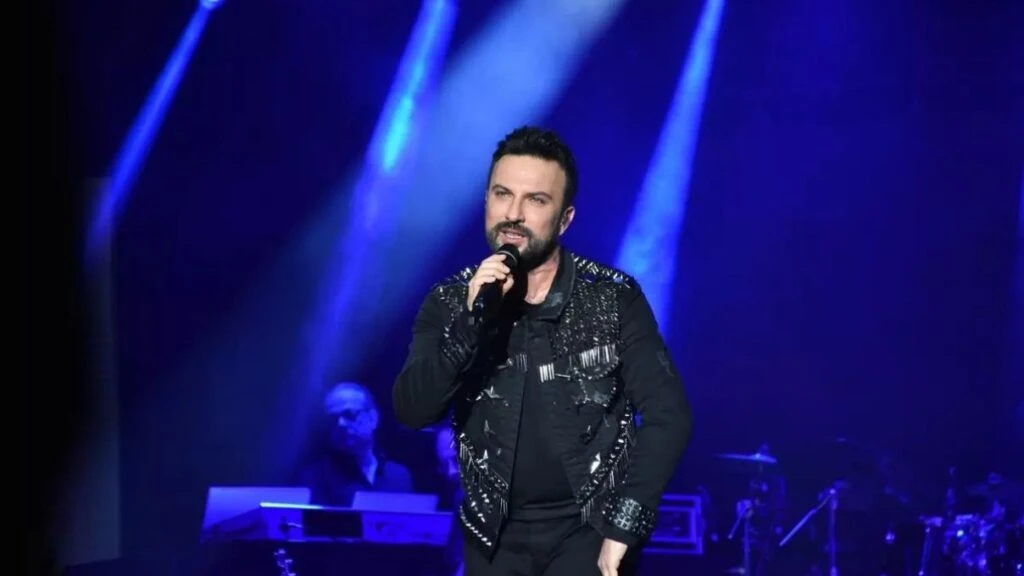 Tarkan’ın konserine ünlüler gidebildi! Konser fiyatları asgari ücrete yakın