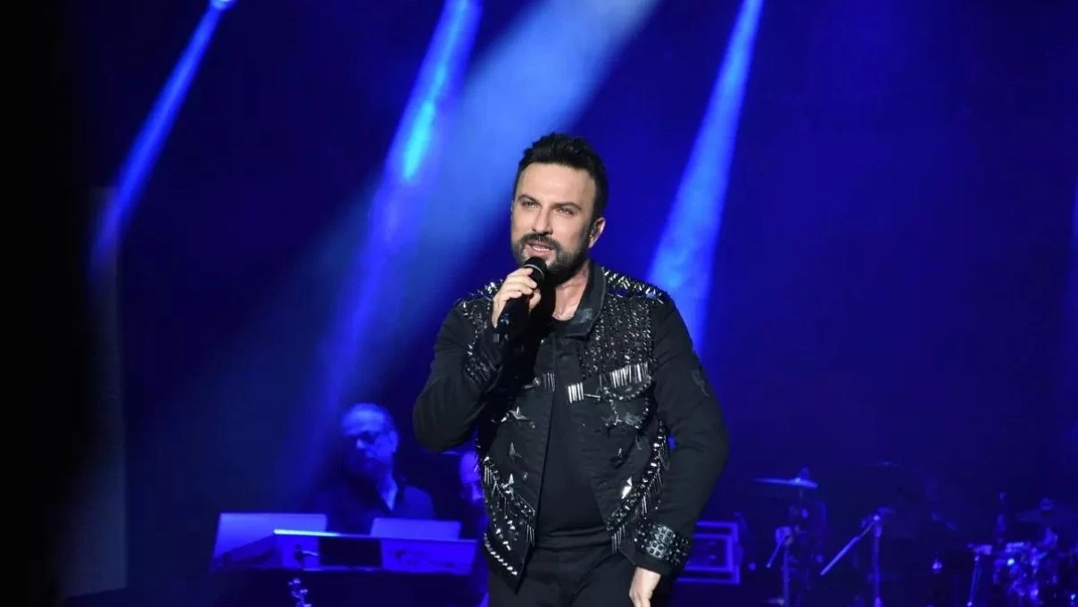 Tarkan’ın konserine ünlüler gidebildi! Konser fiyatları asgari ücrete yakın