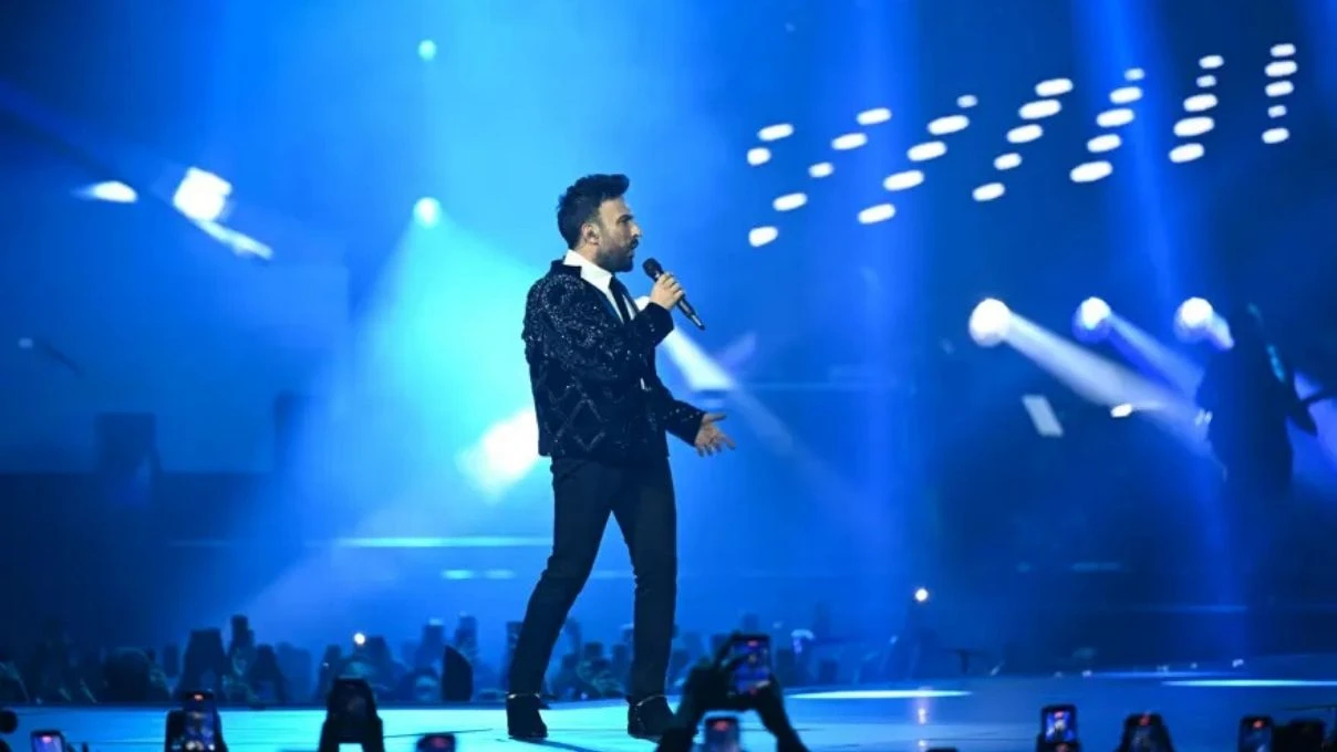 Tarkan’ın konserine ünlüler gidebildi! Konser fiyatları asgari ücrete yakın