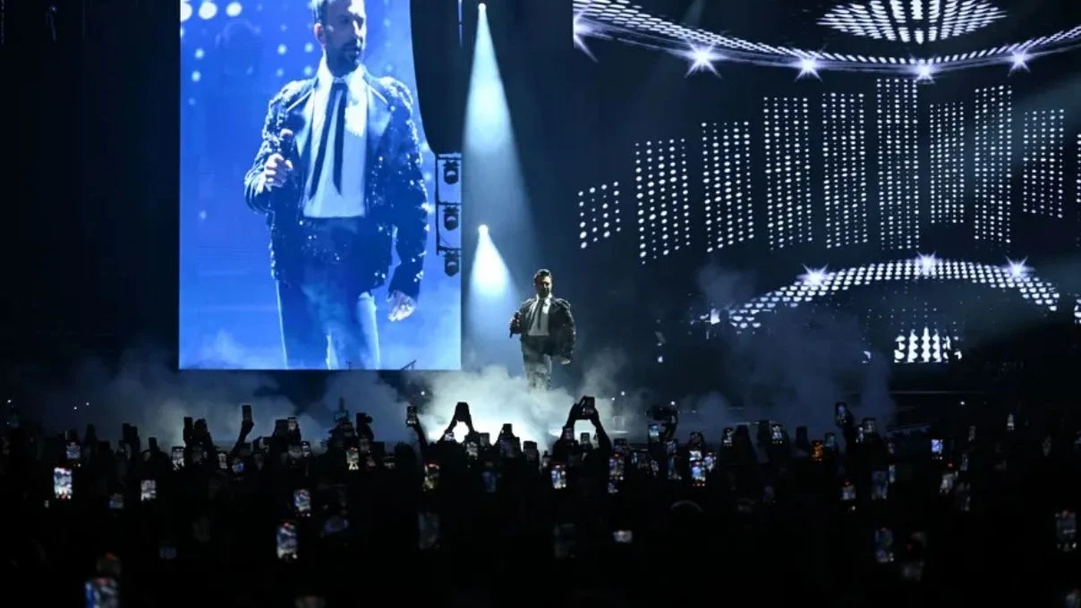 Tarkan’ın konserine ünlüler gidebildi! Konser fiyatları asgari ücrete yakın