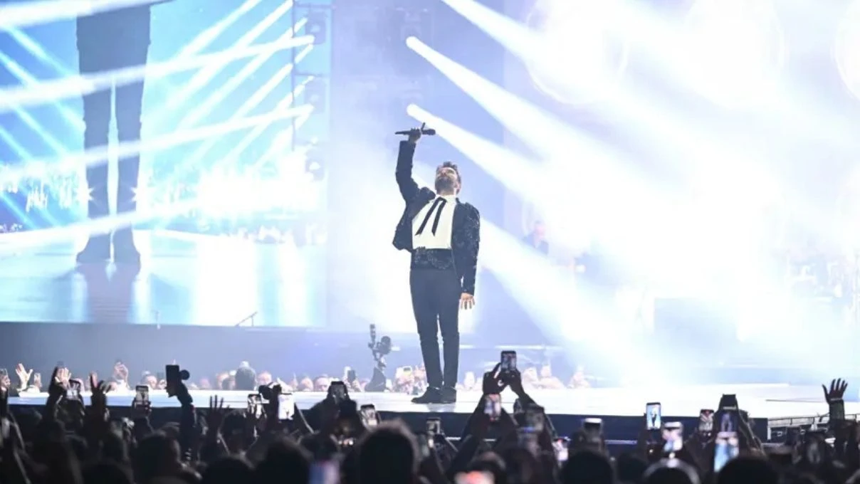 Tarkan’ın konserine ünlüler gidebildi! Konser fiyatları asgari ücrete yakın