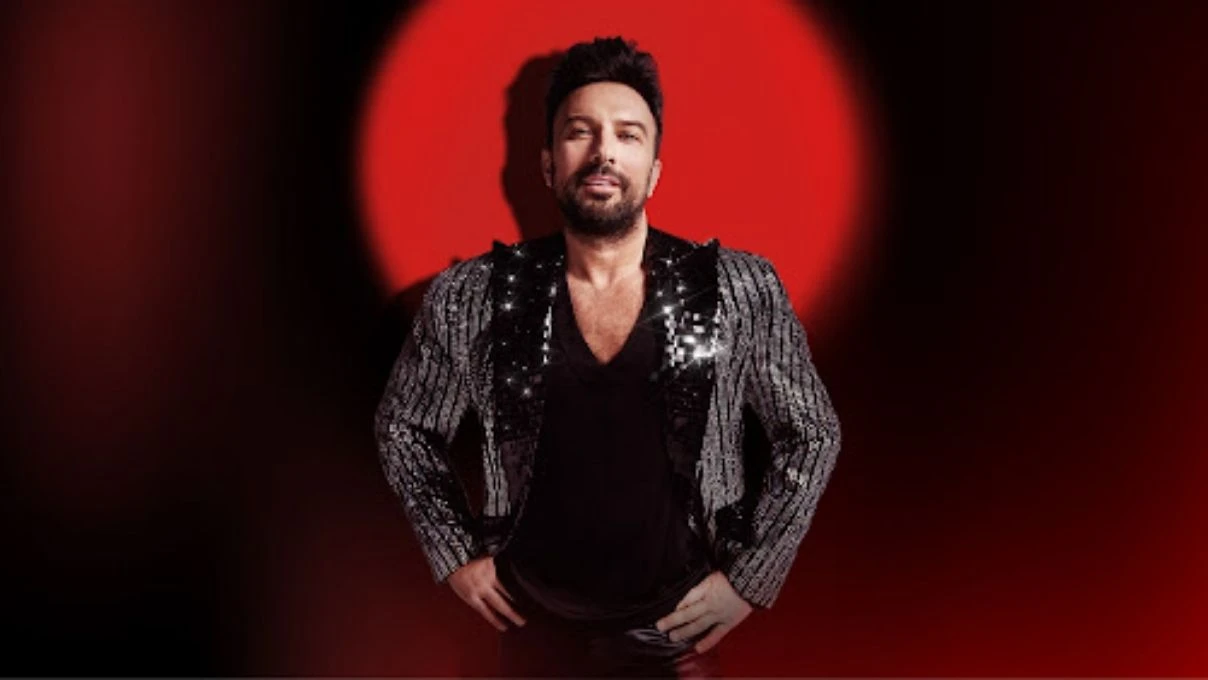 Tarkan ve Cem Yilmaz ayni sahnede Kahkaha ve muzik bir aradaydi