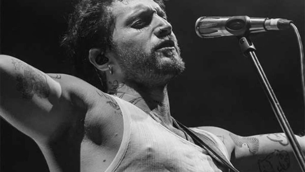 Ünlü şarkıcı yeni bir aşka yelken mi açtı?