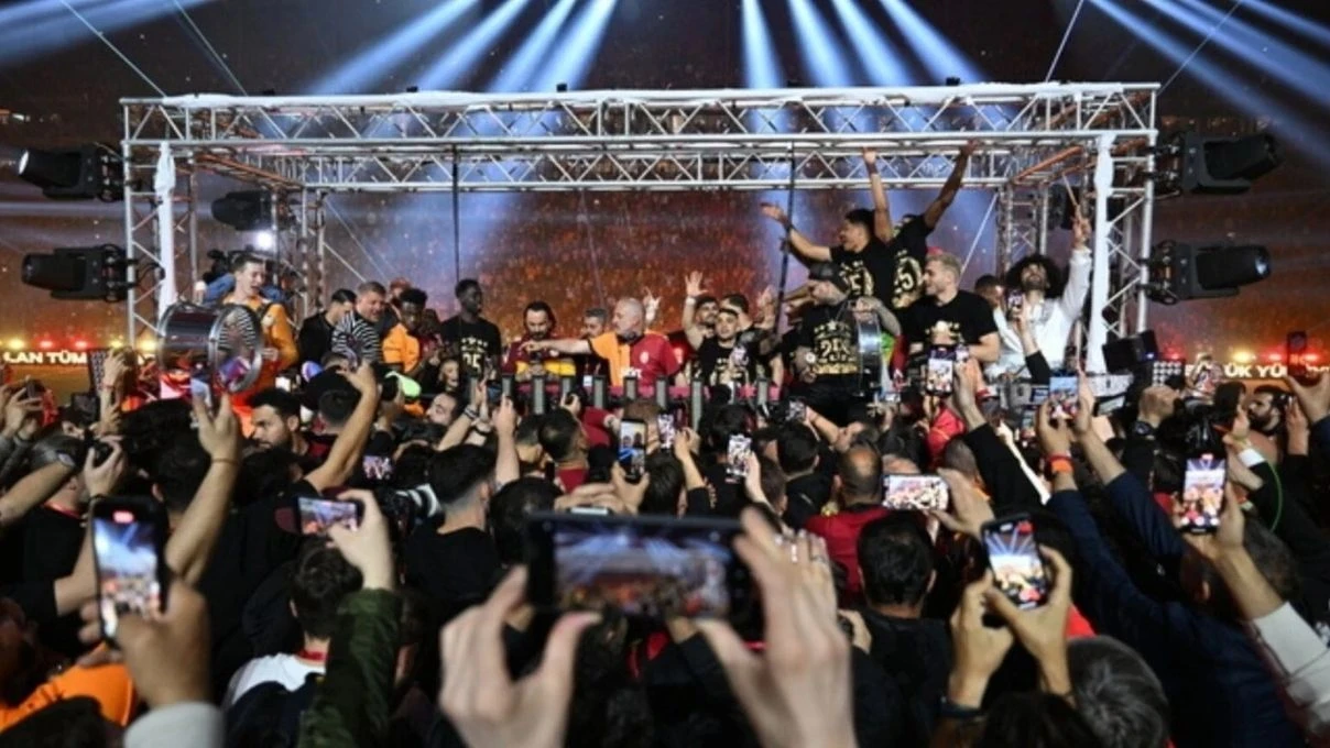 Galatasaray marşını Yasemin Sakallıoğlu mu yaptı? Yasemin Sakallıoğlu’ndan bomba Galatasaray itirafları