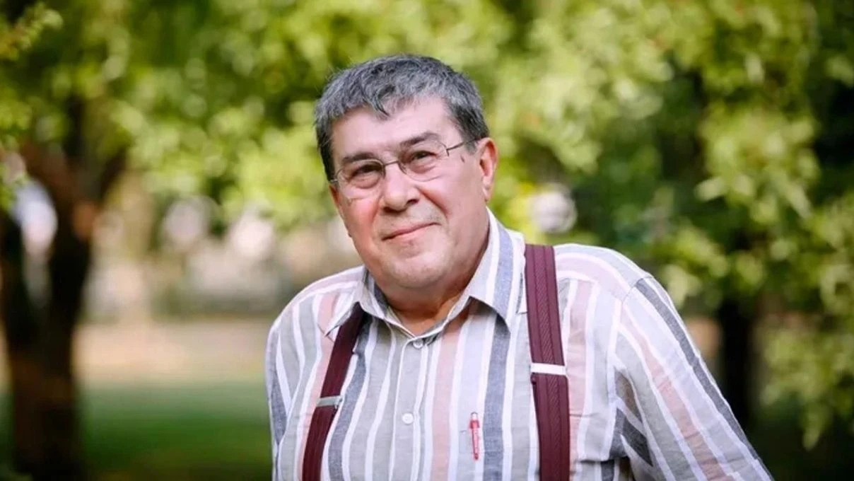 Huzurevine yerleşen Zihni Göktay’dan üzen haber geldi! Usta oyuncu çıktığı turnede kaza geçirdi 7 Huzurevine yerleşen Zihni Göktay’dan üzen haber geldi! Usta oyuncu çıktığı turnede kaza geçirdi