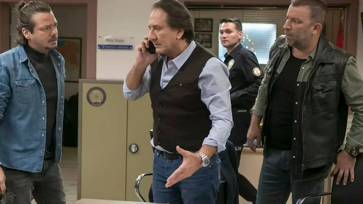 Arka Sokaklar dizisinden ‘Nerede o eski diziler?’ dedirttiren sahneler! Sosyal medyada gündem olan görüntüler günümüz dizileriyle kıyaslandı