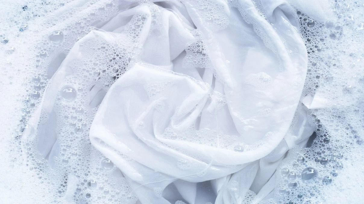 Beyaz kıyafetleri yıkama hakkında tüm bildiklerinizi unutun! Mısırlılar bakın nasıl yıkıyormuş