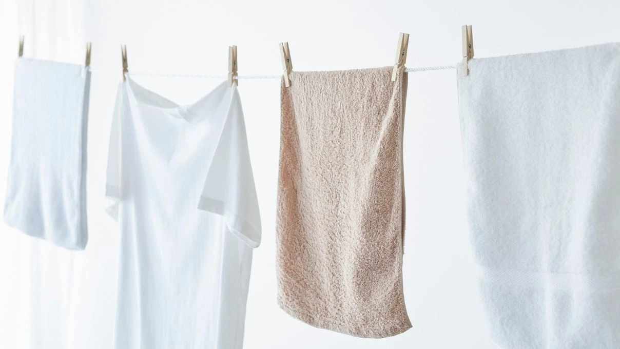 Beyaz kıyafetleri yıkama hakkında tüm bildiklerinizi unutun! Mısırlılar bakın nasıl yıkıyormuş