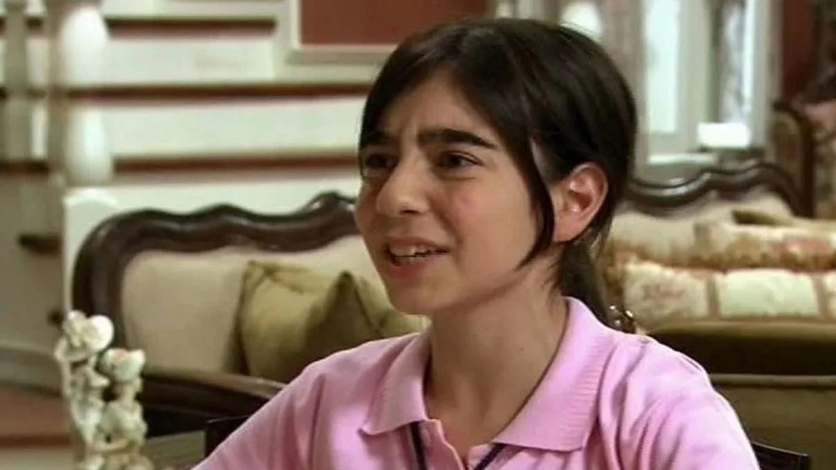 Alemin Kıralı dizisinde ‘Oben’ karakteriyle hafızalara kazınan Birsu Demir’in kaşları gündem oldu!