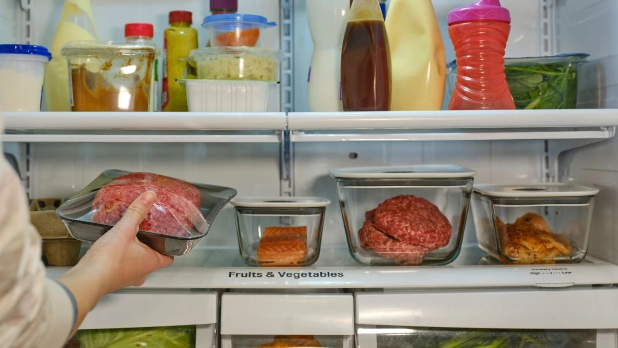 Buzdolabında asla yan yana olmaması gereken besinler! Mantar yuvasına dönüyor