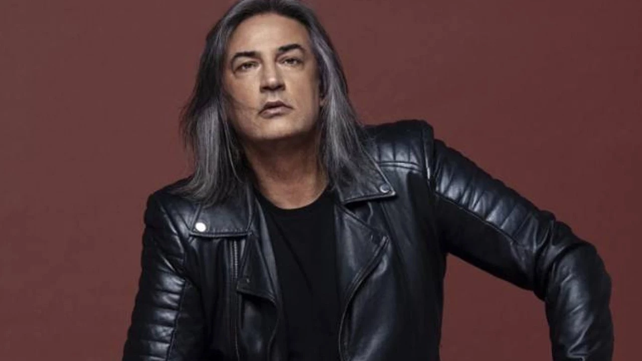 Şarkıcı Çelik'ten zehir zemberek paylaşım! Küfür ve tehdit mesajlarını ifşa etti 8 celk vdeg cover