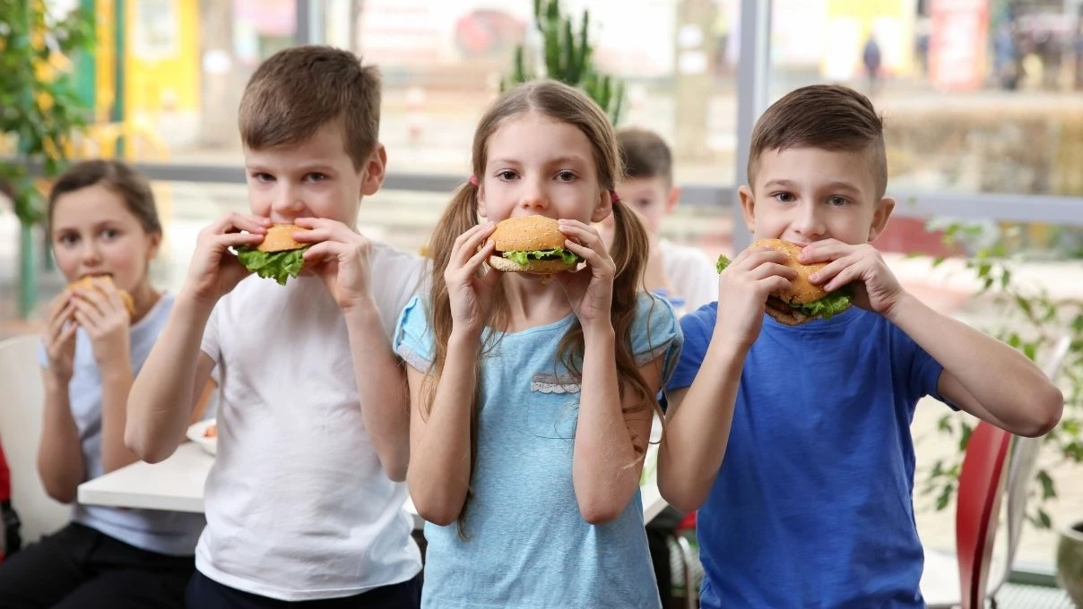 Çocuklarınızın zekâ seviyesini artırmak isteyenler dikkat! 5 besinden uzak durun