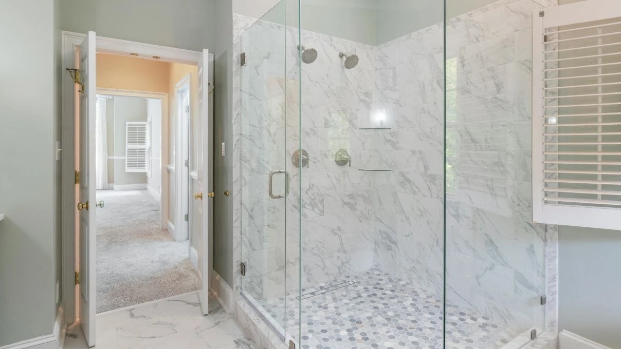 Duşakabinin camlarında tek bir kireç bırakmıyor! Muhteşem asit formülü