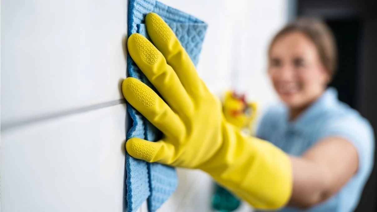 Sararmış fayans aralarını kar beyazı yapıyor! Evde bulunan malzemeler 4 Sararmış fayans aralarını kar beyazı yapıyor! Evde bulunan malzemeler