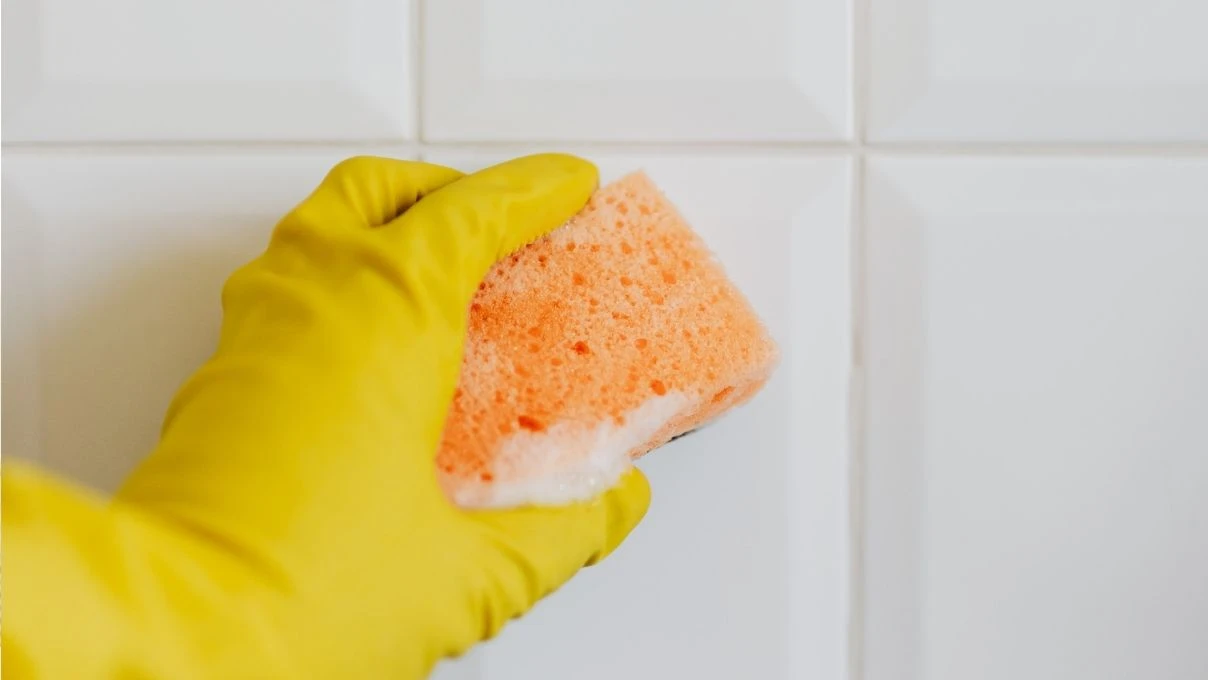 Sararmış fayans aralarını kar beyazı yapıyor! Evde bulunan malzemeler 5 Sararmış fayans aralarını kar beyazı yapıyor! Evde bulunan malzemeler