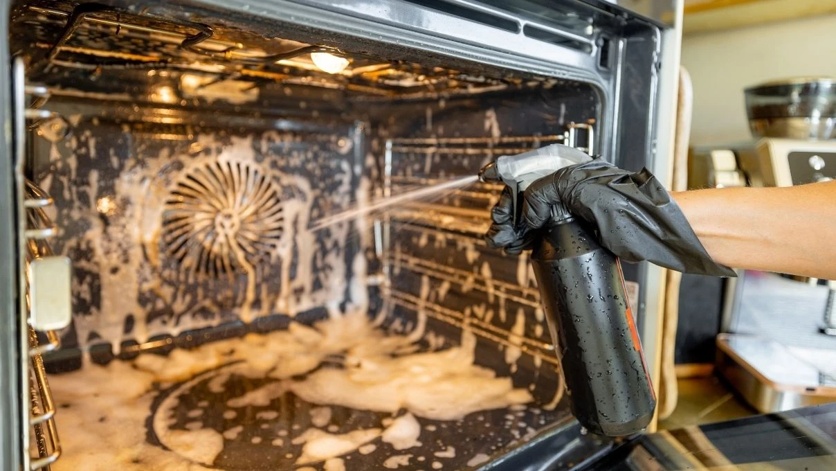 Yağ içinde kalmış fırını kendi kendine temizleyin! Ayarlara dikkat