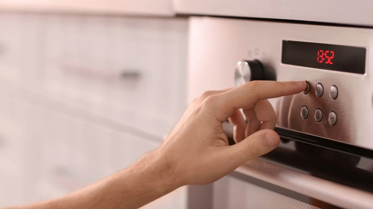 Yağ içinde kalmış fırını kendi kendine temizleyin! Ayarlara dikkat