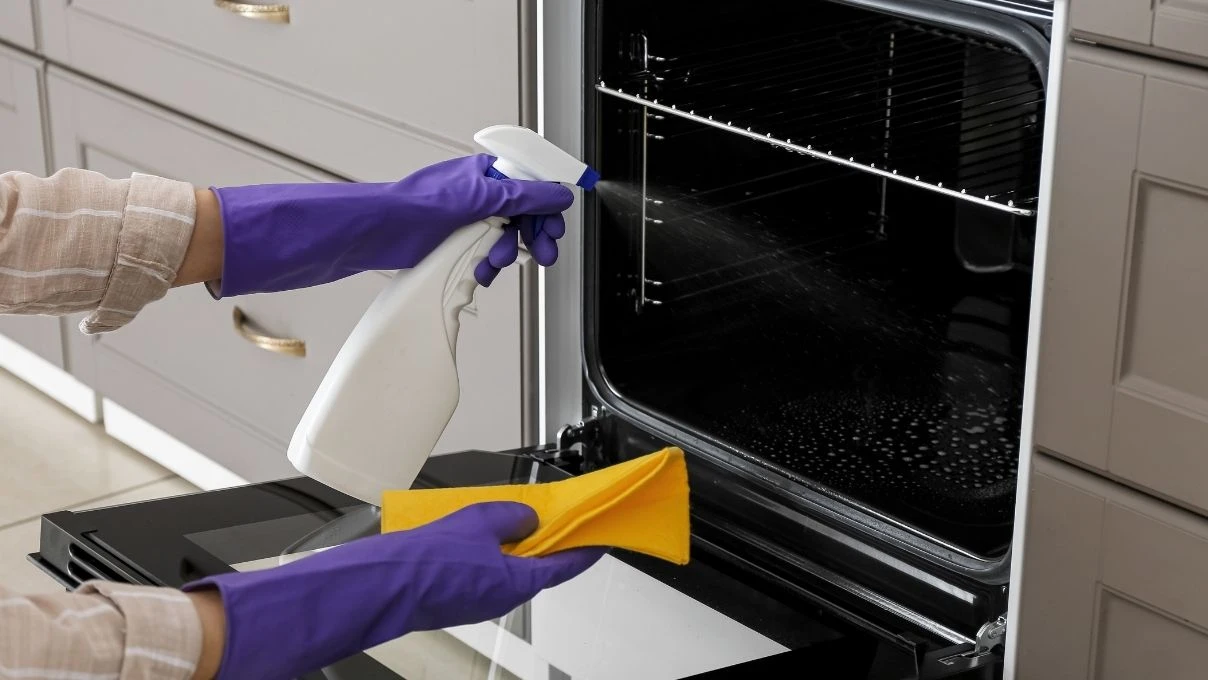 Yağ içinde kalmış fırını kendi kendine temizleyin! Ayarlara dikkat