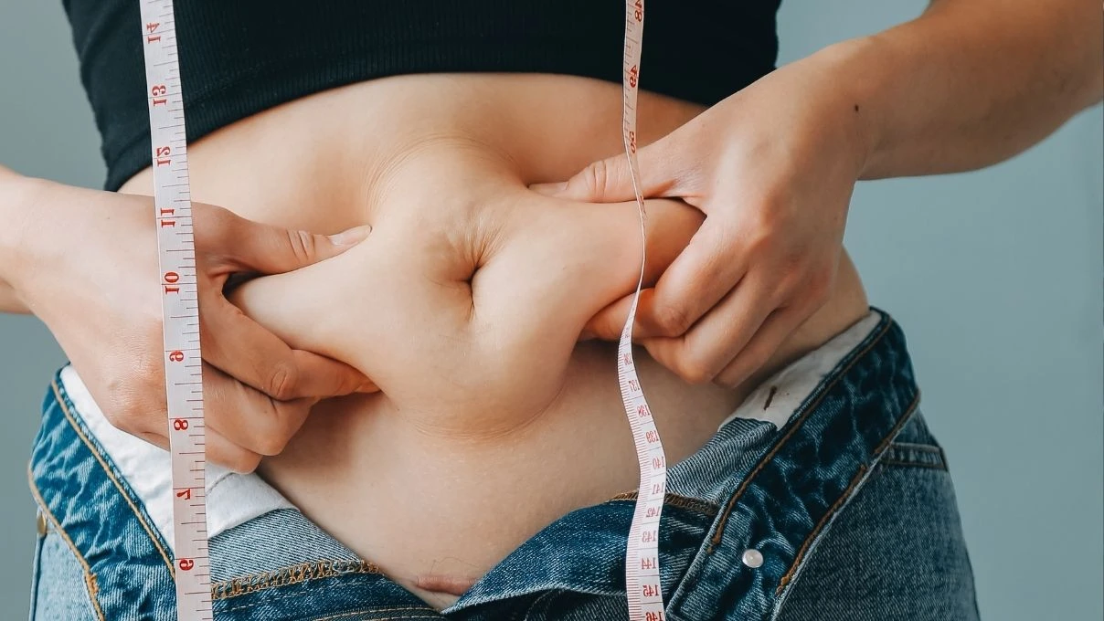 Büşra Çalışkan’dan göbek eriten kür tarifi! 14 günde düz bir karna sahip olun