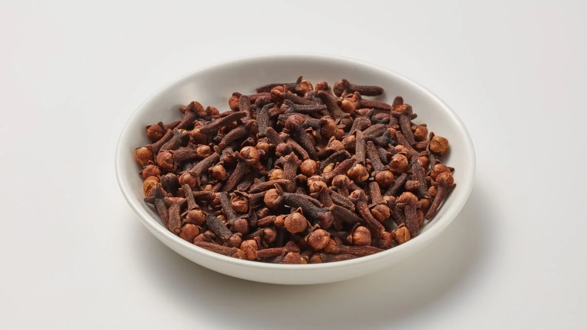 Ağzınızda 10 dakika karanfil bekletin! Bağırsaklardan ağız kokusuna kadarAğzınızda 10 dakika karanfil bekletin! Bağırsaklardan ağız kokusuna kadar