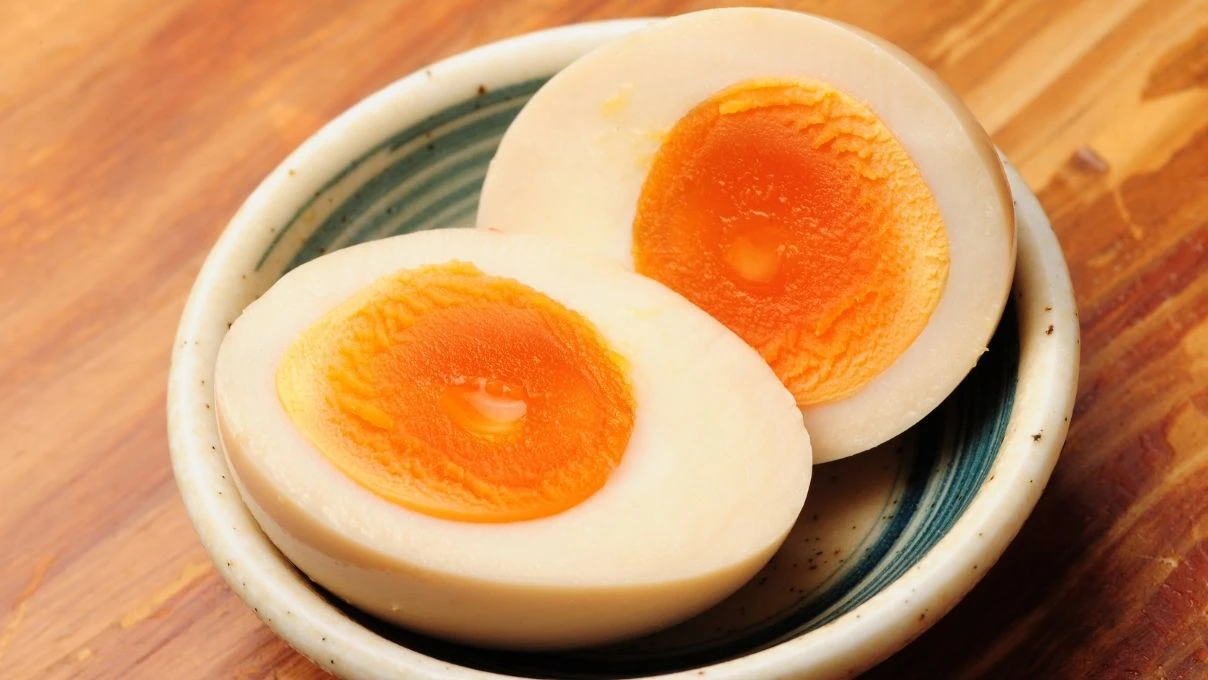 Yıllardır yanlış beklemişiz! Kayısı kıvamı yumurtanın gerçek dakikası