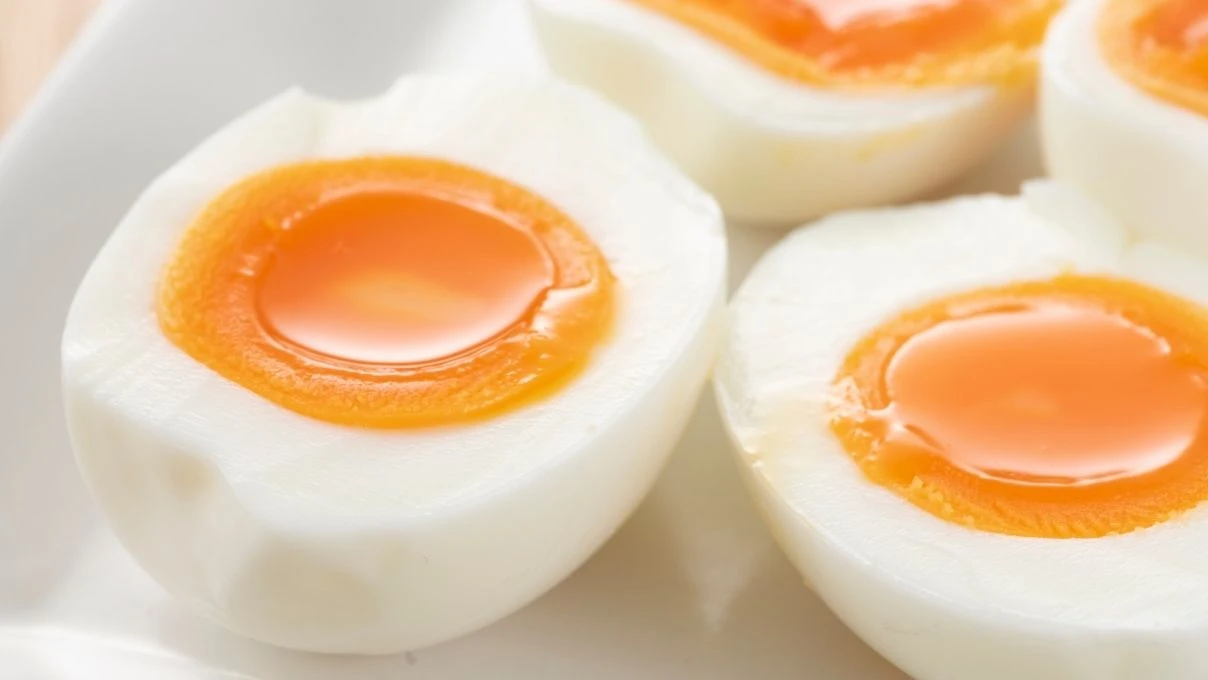 Yıllardır yanlış beklemişiz! Kayısı kıvamı yumurtanın gerçek dakikası