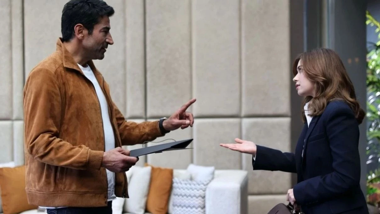 A.B.İ dizisinin ilk bölümünde Kenan İmirzalıoğlu dalga konusu oldu! Yüzündeki efektler 4 A.B.İ dizisinin ilk bölümünde Kenan İmirzalıoğlu dalga konusu oldu! Yüzündeki efektler