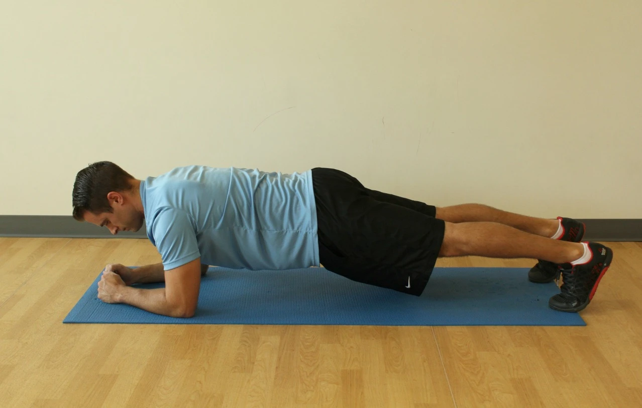 Hem zayıflatıyor hem sıkılaştırıyor! Tek hareketle kilo verin 8 plank exercise 1