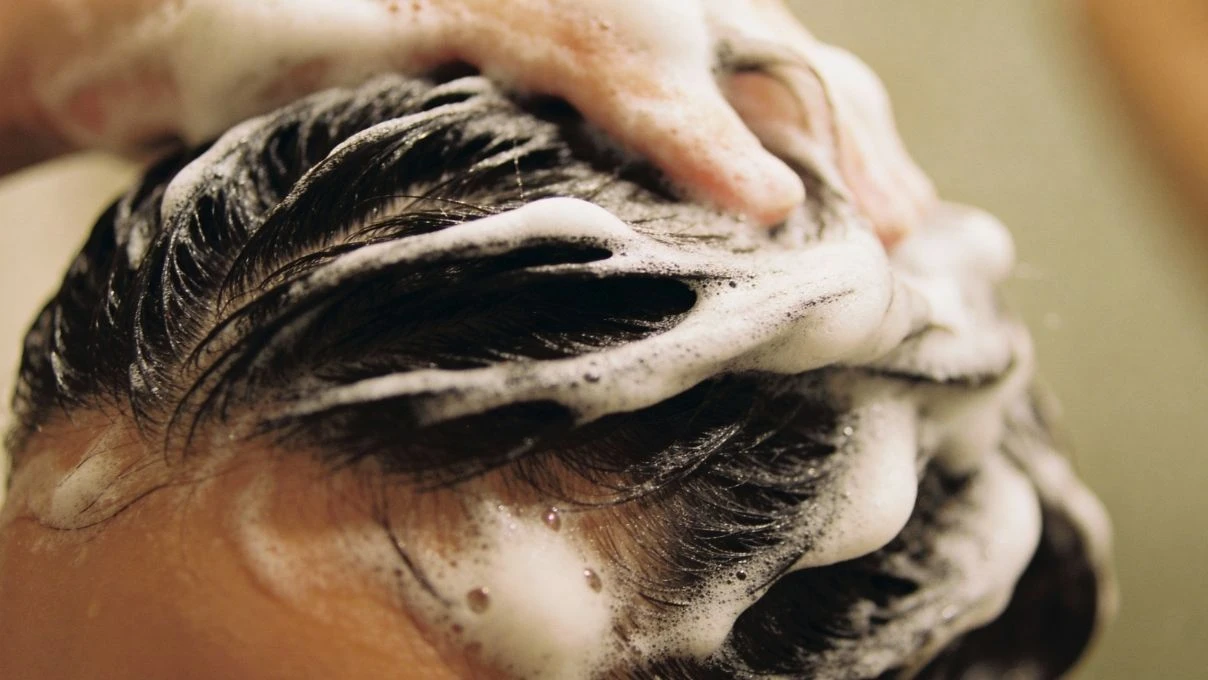 Kış aylarında saçlarınızı kaç günde bir yıkamalısınız? İşte yanıtı... 8 Kış aylarında saçlarınızı kaç günde bir yıkamalısınız? İşte yanıtı...