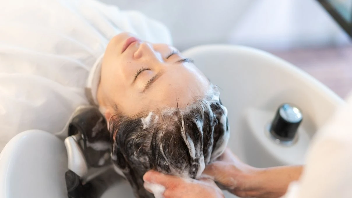 Kış aylarında saçlarınızı kaç günde bir yıkamalısınız? İşte yanıtı... 9 Kış aylarında saçlarınızı kaç günde bir yıkamalısınız? İşte yanıtı...