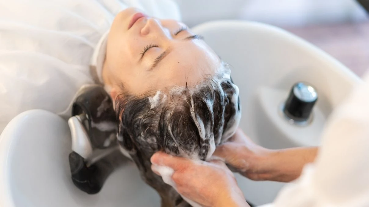 Kış aylarında saçlarınızı kaç günde bir yıkamalısınız? İşte yanıtı... 11 Kış aylarında saçlarınızı kaç günde bir yıkamalısınız? İşte yanıtı...