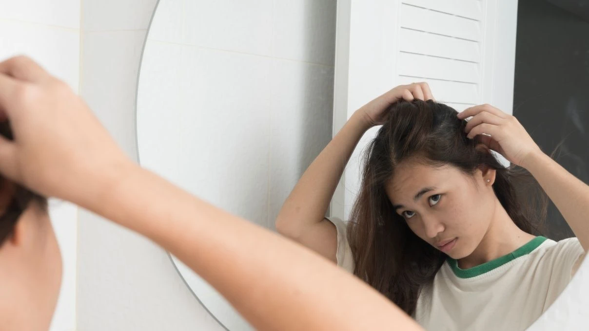 Saç diplerindeki egzamanın en büyük nedeni! Yanlış banyo yapıyorsunuz