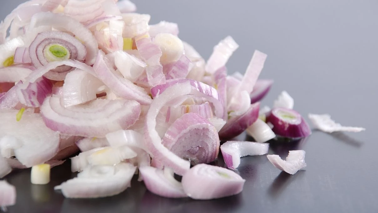 Soğanla yapılan en leziz yemek! Kızartmasına ekmek banacaksınız