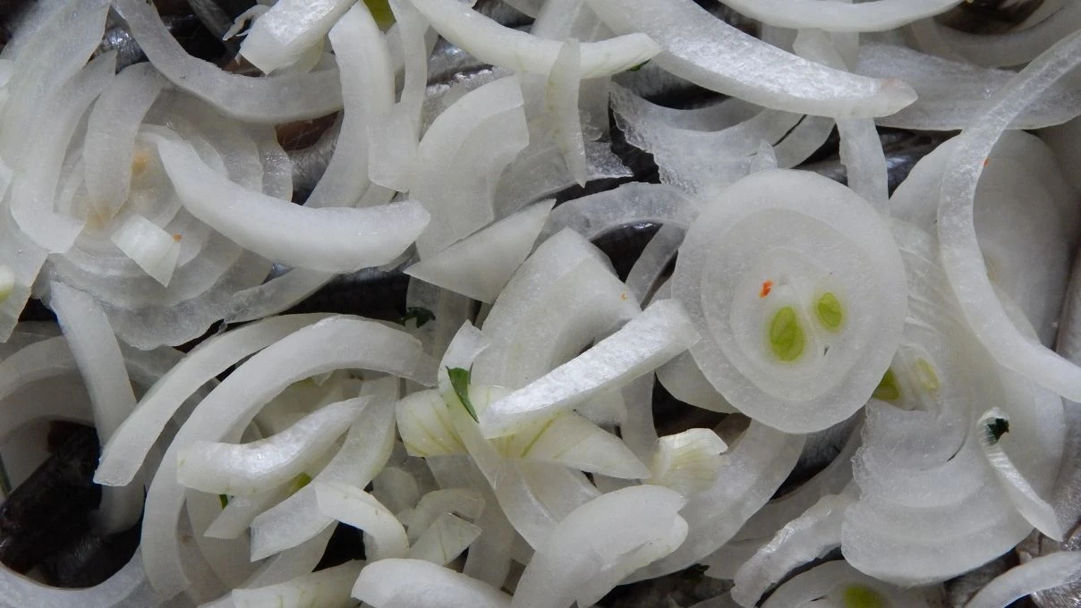 Soğanla yapılan en leziz yemek! Kızartmasına ekmek banacaksınız