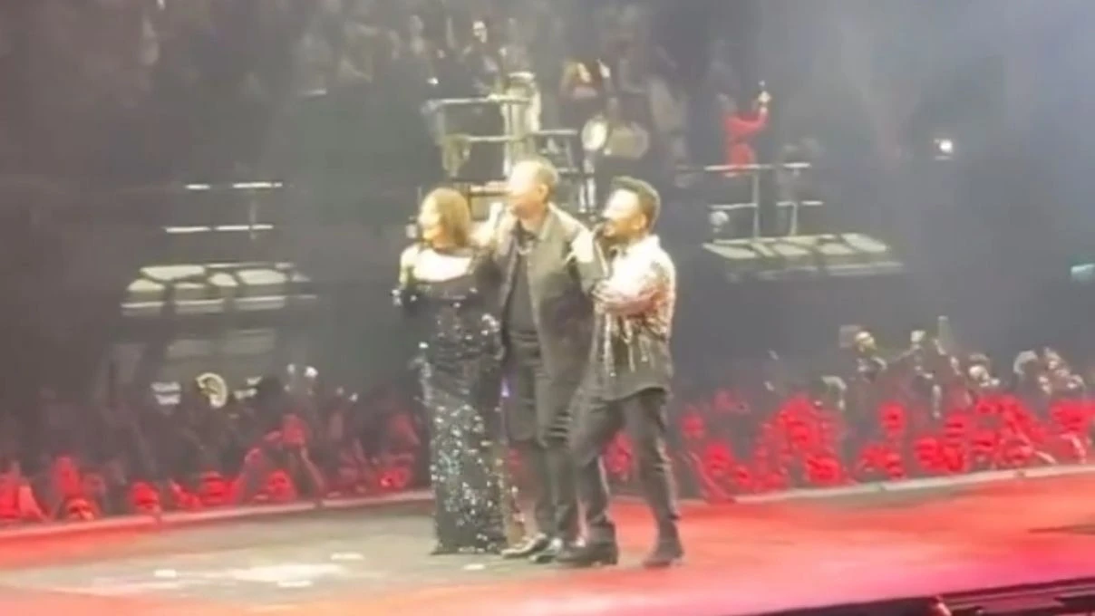 Sibel Can Tarkan ve Ata Demirer aynı sahnede! Sürpriz buluşma geceye damga vurdu 5 tarkan sibel can ata demiere ayni sahnede