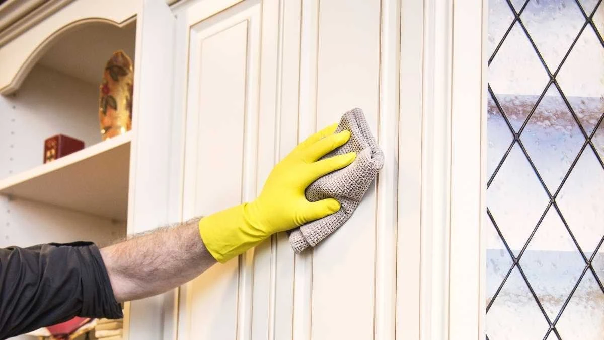 Mutfak dolaplarındaki yağı kiri anında çözüyor! İşte temizlikteki en etkili formül 4 xl 2