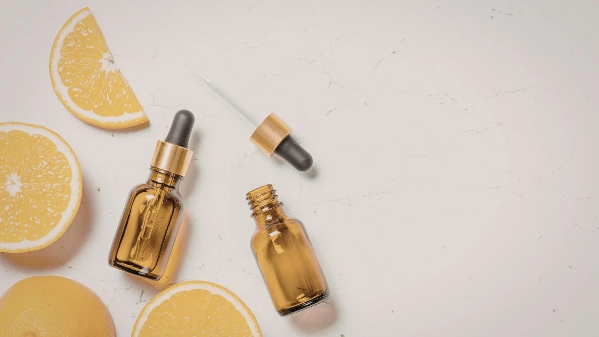 Yaşlanmayı önleyen: Retinol mu, C vitamini mi?