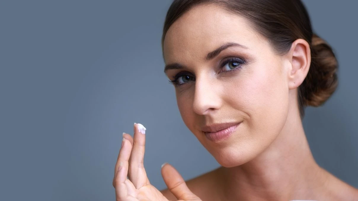 Yaşlanmayı önleyen: Retinol mu, C vitamini mi?