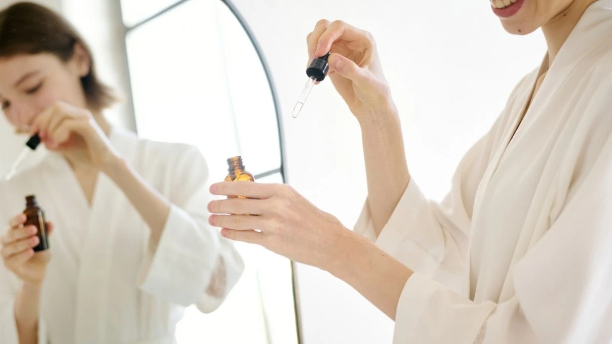 Yaşlanmayı önleyen: Retinol mu, C vitamini mi?