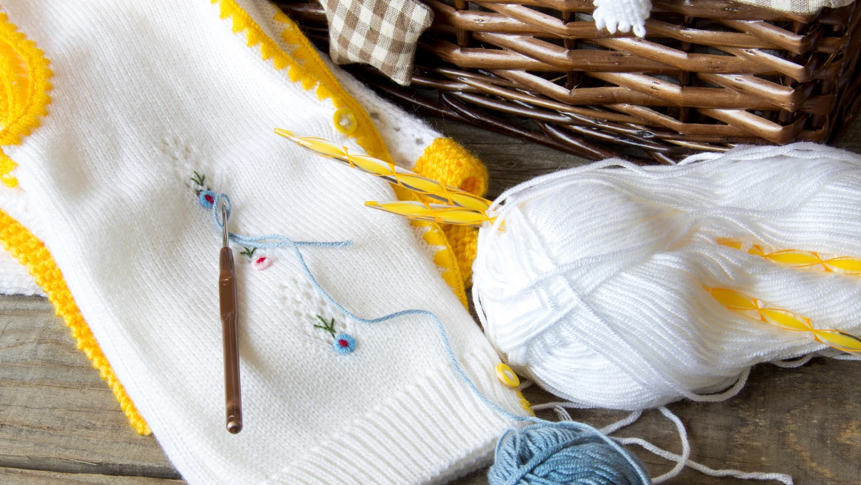 Erkek ve kız bebekler için en beğenilen örgü yelek modelleri 2026 4 yelek 2