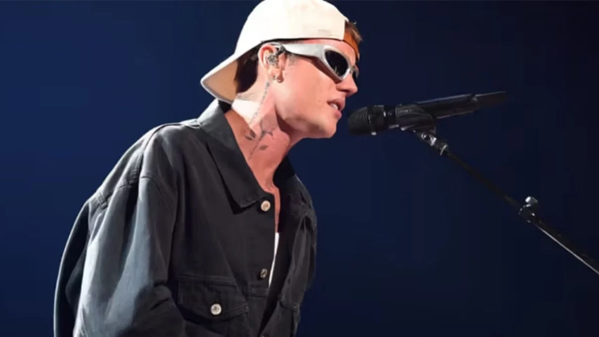 Uzun süredir sahnelerden uzak duran Justin Bieber’den bomba dönüş! Sahneye bakın neyle çıktı 5 Uzun süredir sahnelerden uzak duran Justin Bieber’den bomba dönüş! Sahneye bakın neyle çıktı