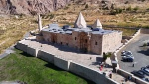 Ruh hastalıklara Divriği Ulu Cami’den sesle tedavi! Antidepresan yok